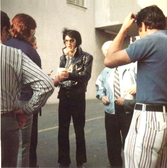 Elvis Presley - Crowd