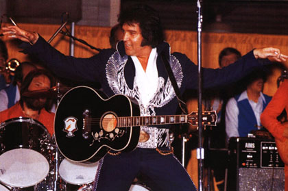 Elvis Presley - mit Gitarre