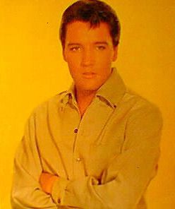 Elvis Presley - Arme verschrenkt