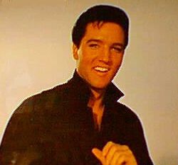 Elvis Presley - mit schwarzem Hemd