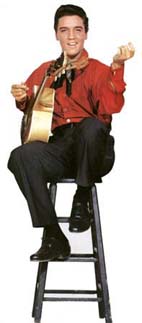 Elvis Presley - With Guitar auf Barhocker