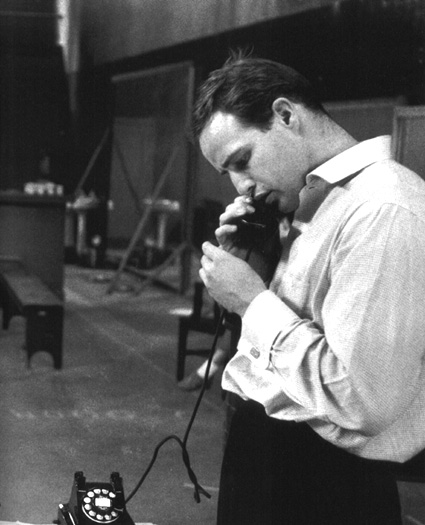 Marlon Brando - am Telefonieren