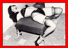 Bettie Page - an Stuhl geknebelt